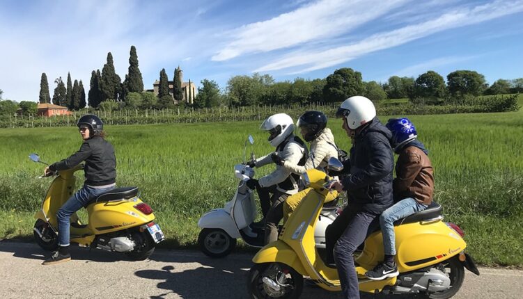 tour in vespa
